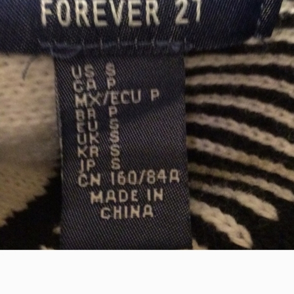 Baja Hoodie Forever 21 Black and White Pattern knit Jacket - Picture 7 of 11